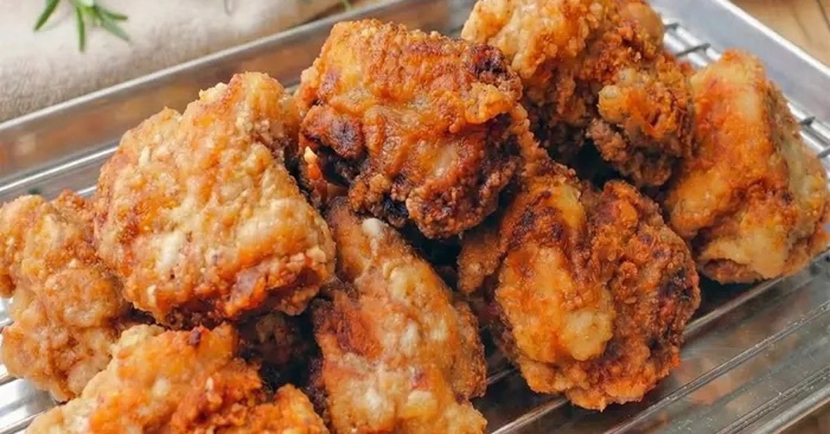 【唐揚げが一瞬でプロの味に！】下味で“アレ”に漬けると外はカリカリ、中はジュワ〜。唐揚げの人気レシピ3選
