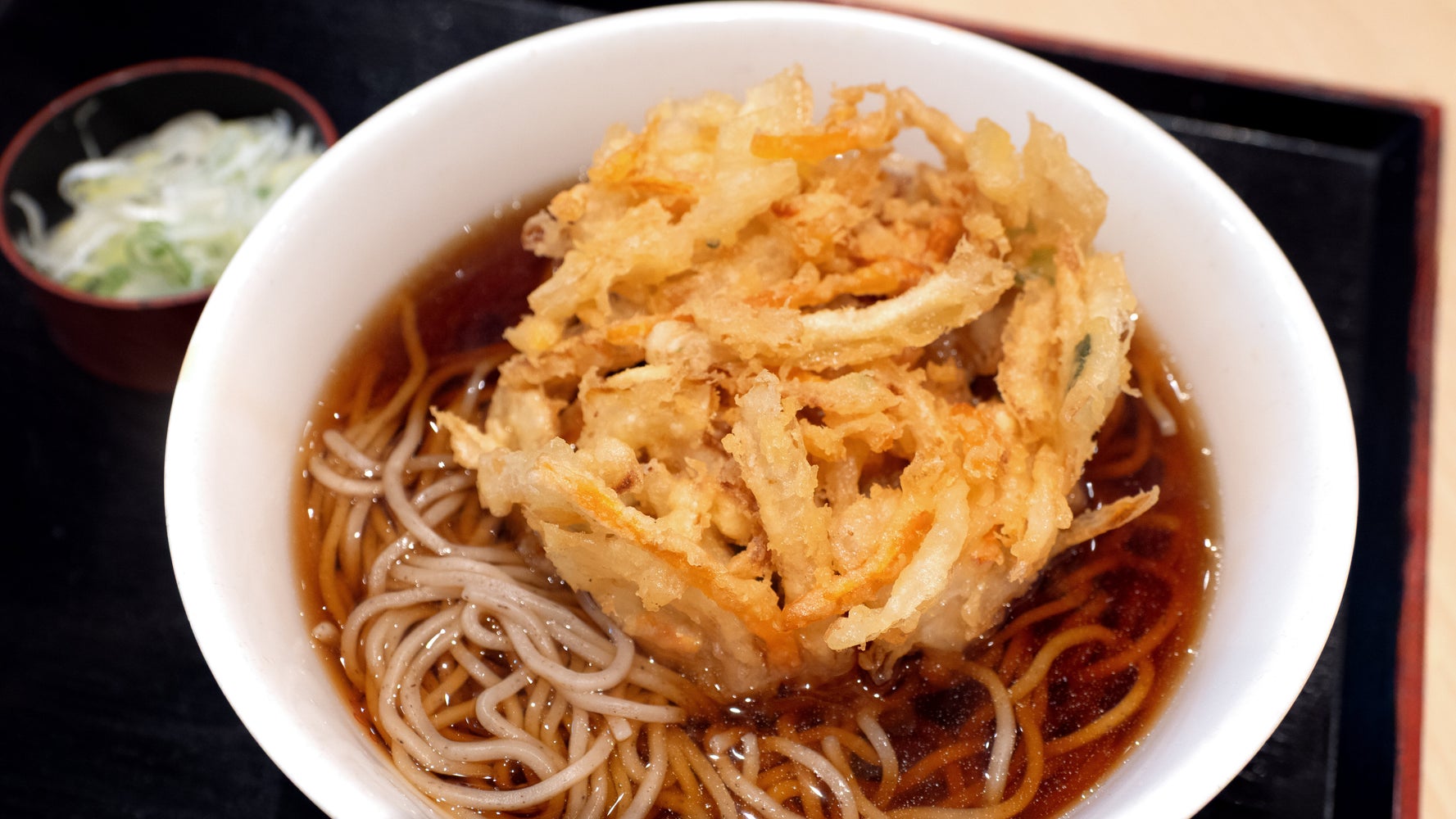 諏訪湖SA限定メニューに「天ぷらそばサンド」なるものが登場