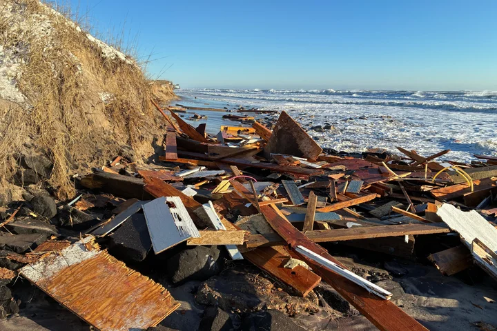 NC homes fall into sea