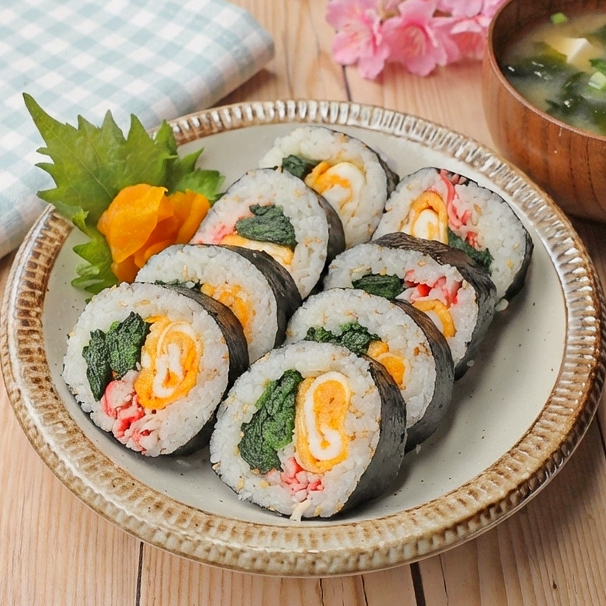 【海苔巻きはこう作って】カニカマ・卵焼き・ほうれん草を巻いたら絶品に！海苔巻きの簡単人気レシピ3選