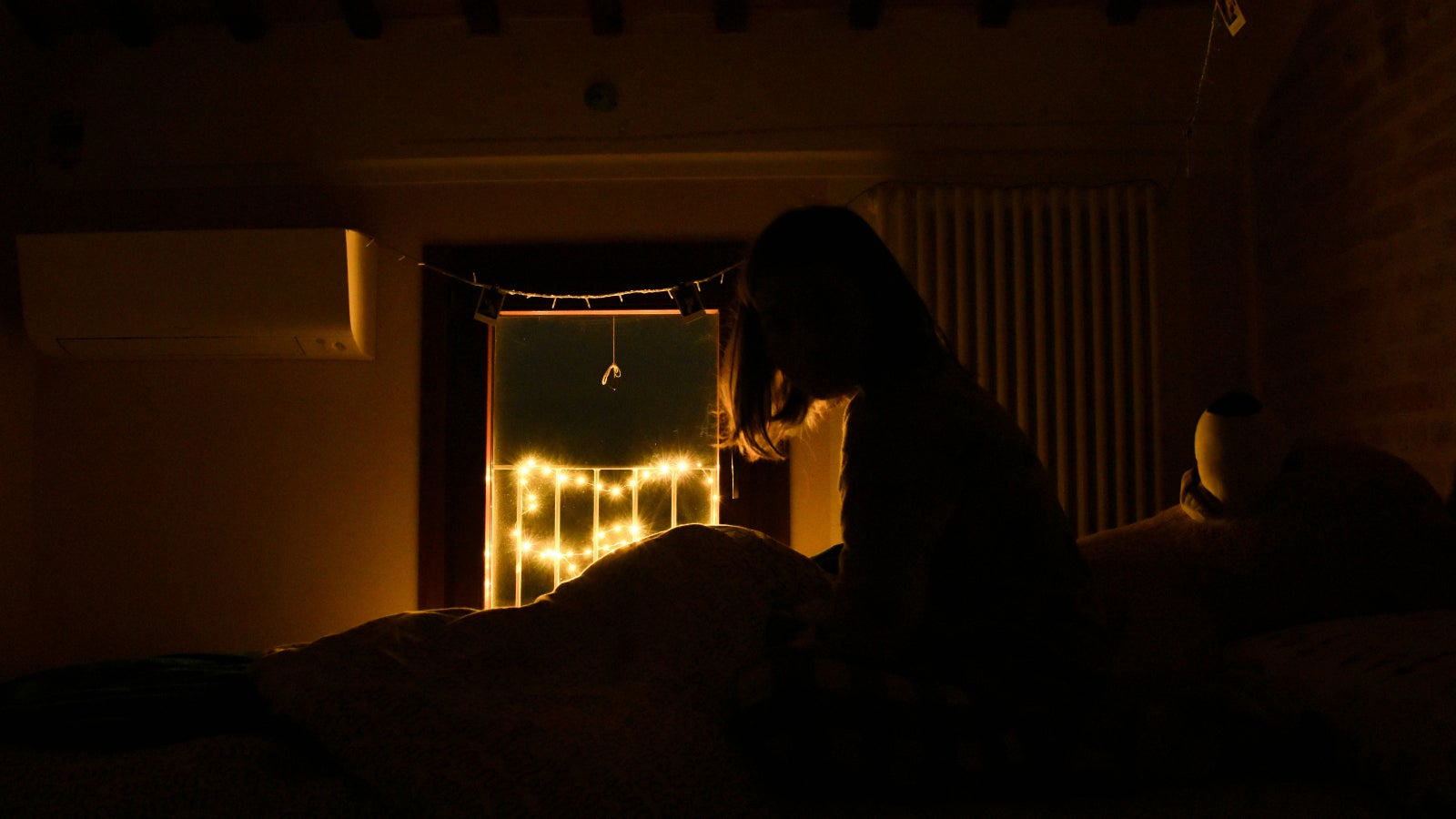 Can An 'Analogue' Sleep Routine Help My Insomnia?