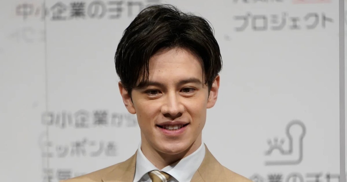 ウエンツ瑛士、新潟のバスセンターで“名物カレー”を堪能⇨スパイス香る“黄色いルー”に「何だこれ、うまいぞ」