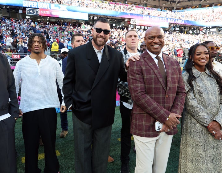 AJ Terrell Jr., Travis Kelce, Garett Bolles, Jarrett Payton et Brittney Payton au Super Bowl LX