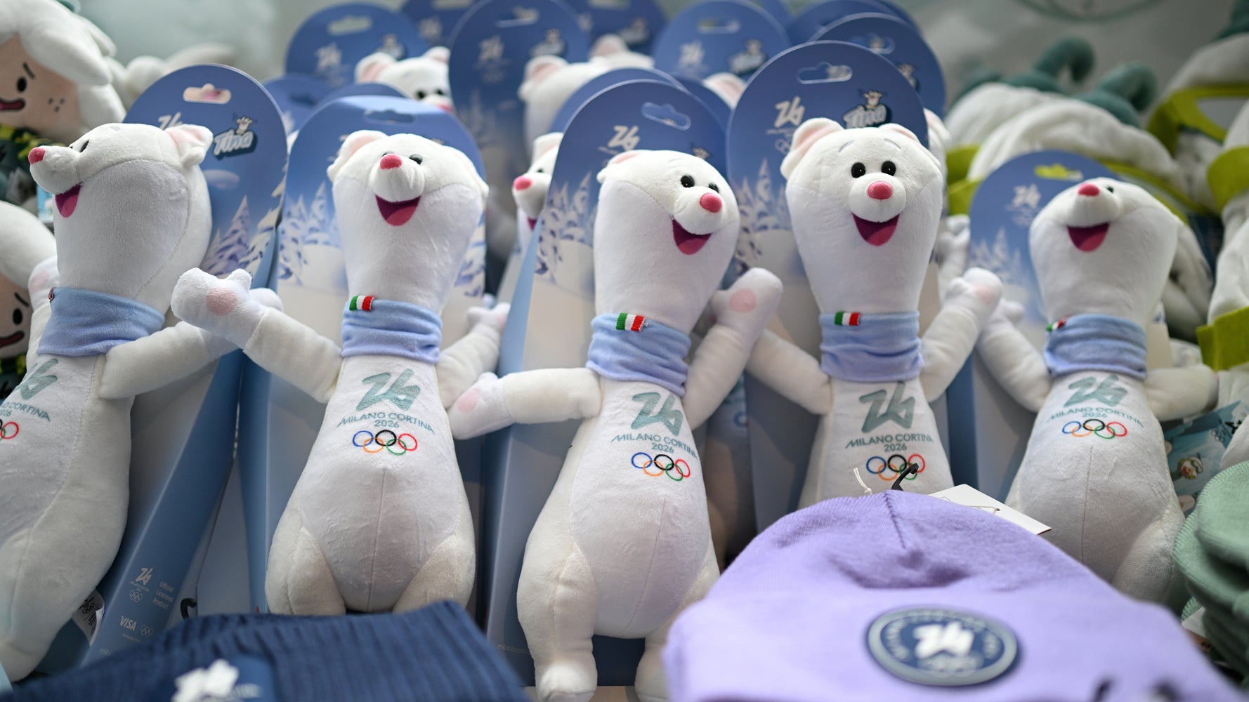 動画】ミラノ五輪公式マスコット「ティナ」「ミロ」ぬいぐるみ、日本で