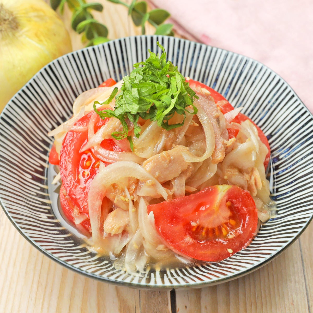 【新玉ねぎは全部コレにして】甘くてシャキシャキ！切って和えるだけの即席副菜レシピ3選