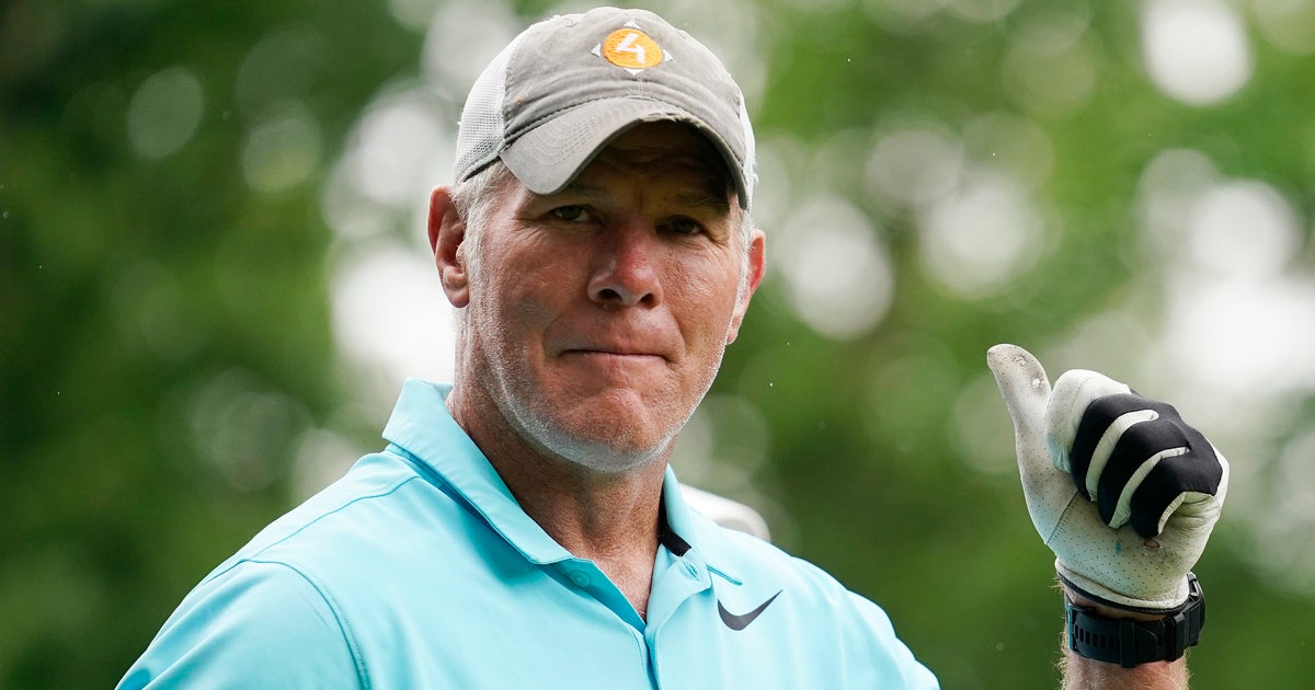 Brett Favre Gets Piled On After Posting 1 Ignorant Diss About Bad Bunny’s Halftime Show - HuffPost by Senior Reporter