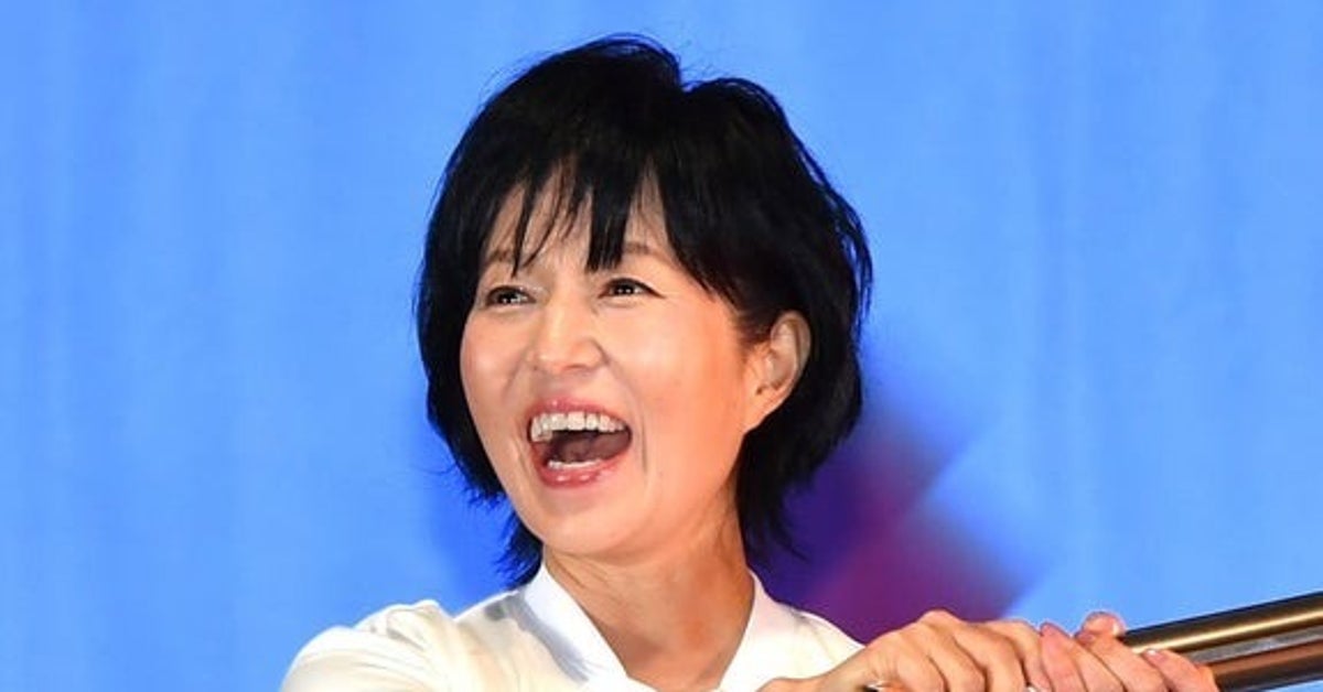 磯野貴理子、神奈川・大磯で緑鮮やかな“アオバト”を激写⇨海上を舞う迫力ショットに「センスがすごい」「美しい」の声
