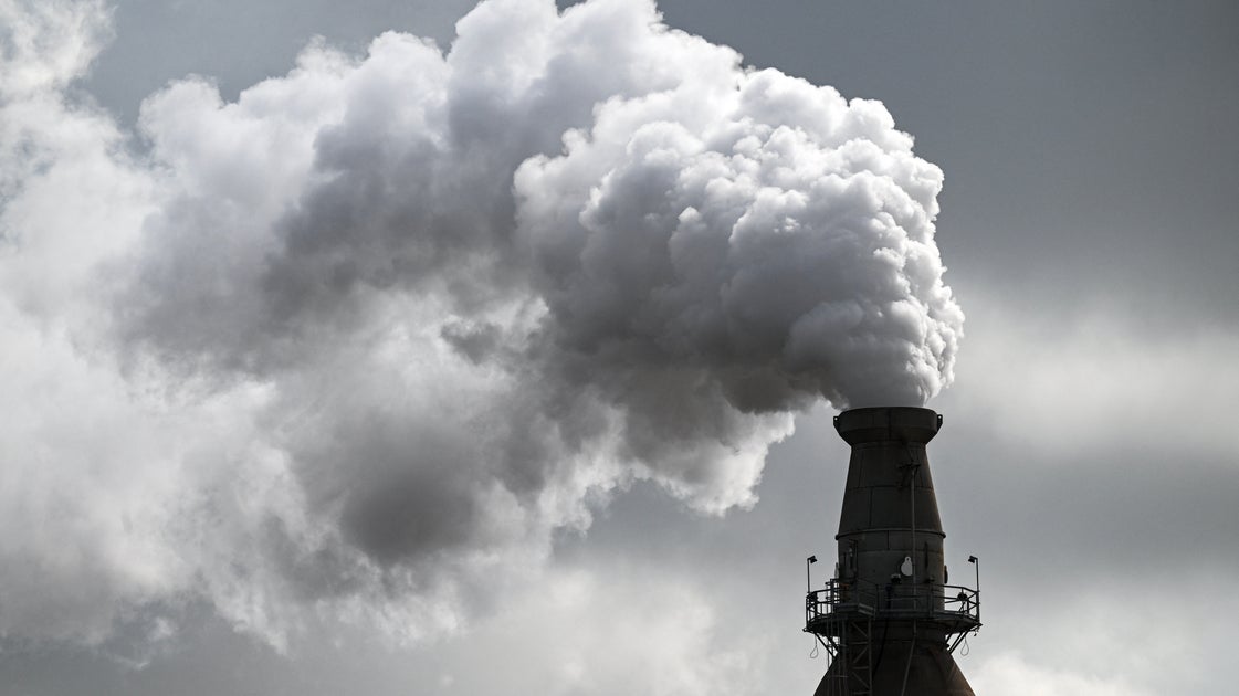 Trump To Roll Back Scientific Finding That Greenhouse Gases Endanger Human Health - HuffPost by Matthew Daly