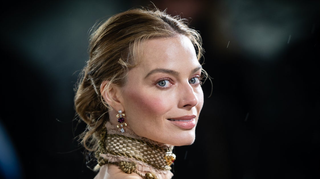 Margot Robbie Says Male Actor Once Gave Her Weight Loss Book - HuffPost by Senior Culture Reporter