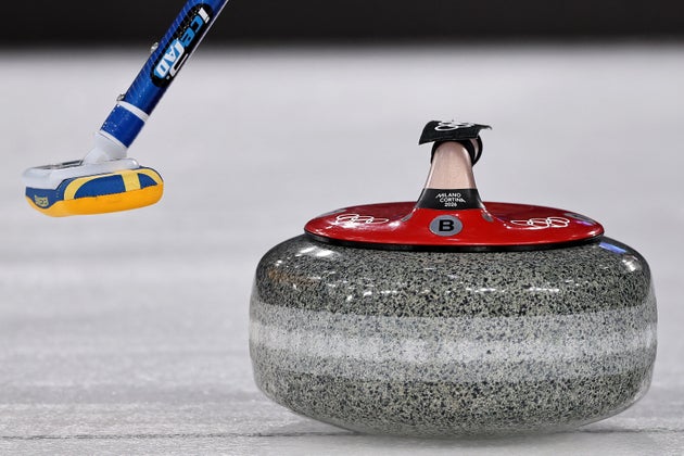 カーリングのストーン。試合ではこの20キロの重さのある丸いストーンをどこに置くかで得点を競い合う