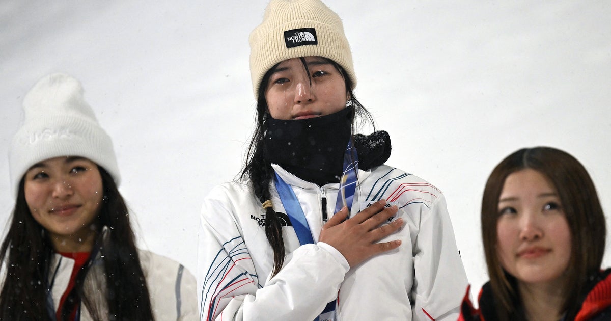 Chloe Kim Settles For Silver, South Korea's Gaon Choi Triumphs In Women's Halfpipe - HuffPost