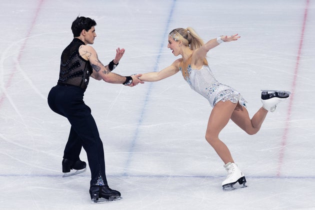 ミラノ・コルティナ五輪のフィギュアスケート・アイスダンスで演技するカナダ代表パイパー・ギレス選手とポール・ポワリエ選手（2026年2月9日）