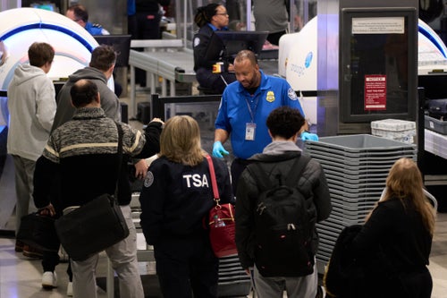 TSA Agents Are Working Without Pay At U.S. Airports Due To Another Shutdown | HuffPost Latest News TSA Agents Are Working Without Pay At U.S. Airports Due To Another Shutdown | HuffPost Latest News