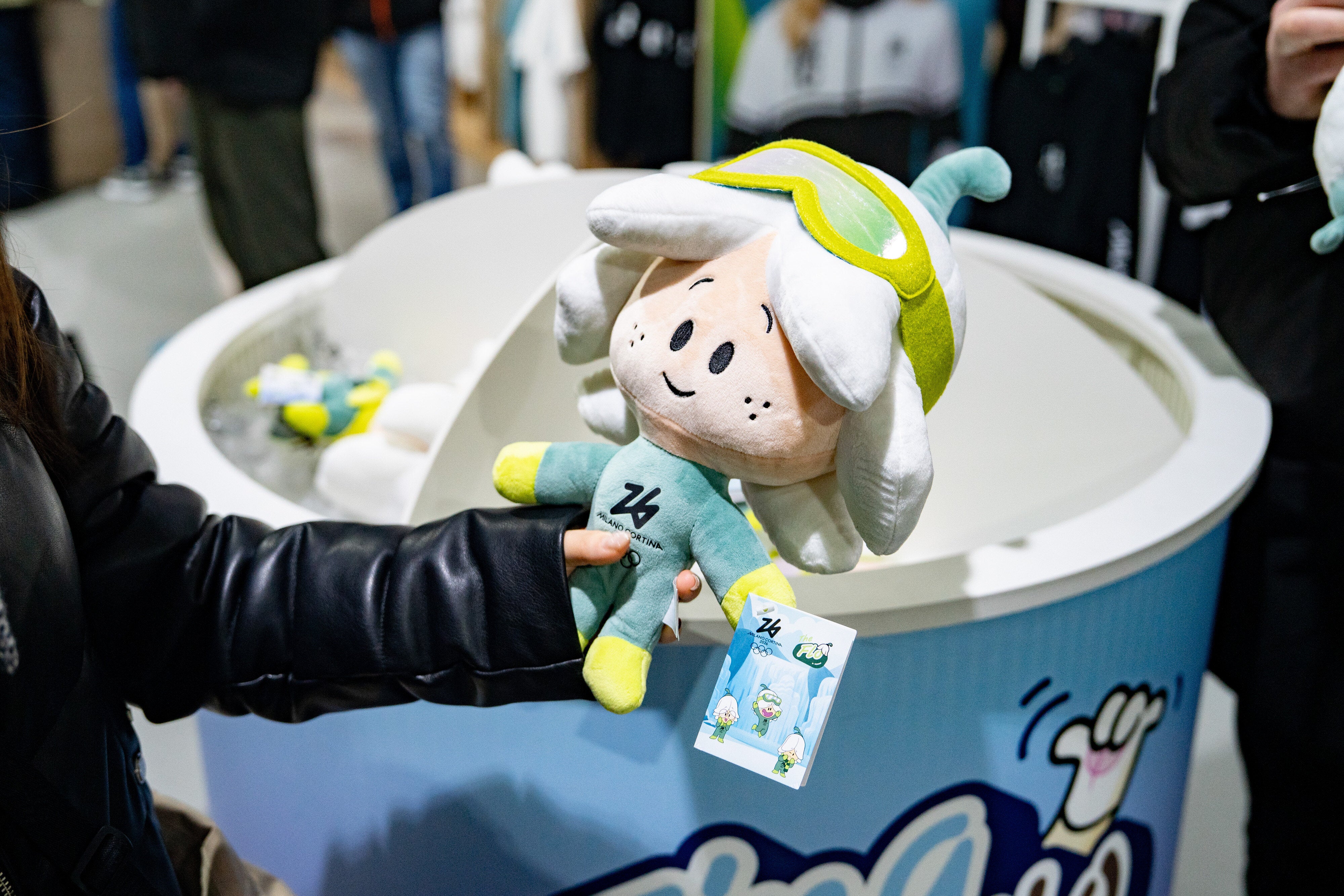 ミラノ・コルティナオリンピック ティナ マスコット ピンバッジ ティナ