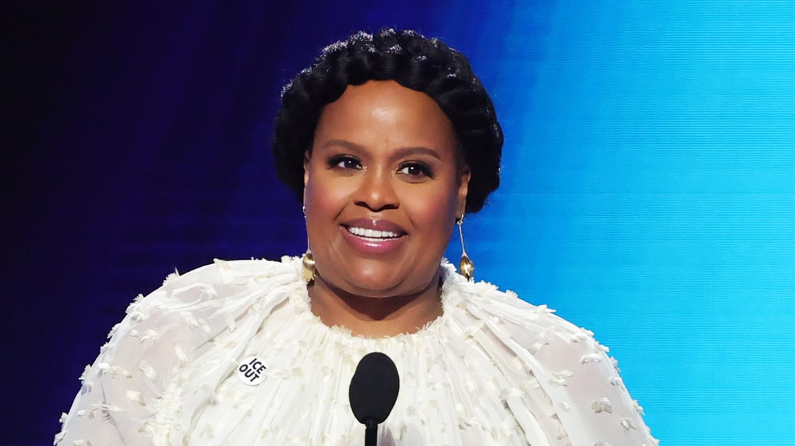 'White Lotus' Star Shreds Trump Admin With 2 Little Words During Awards Show Presentation