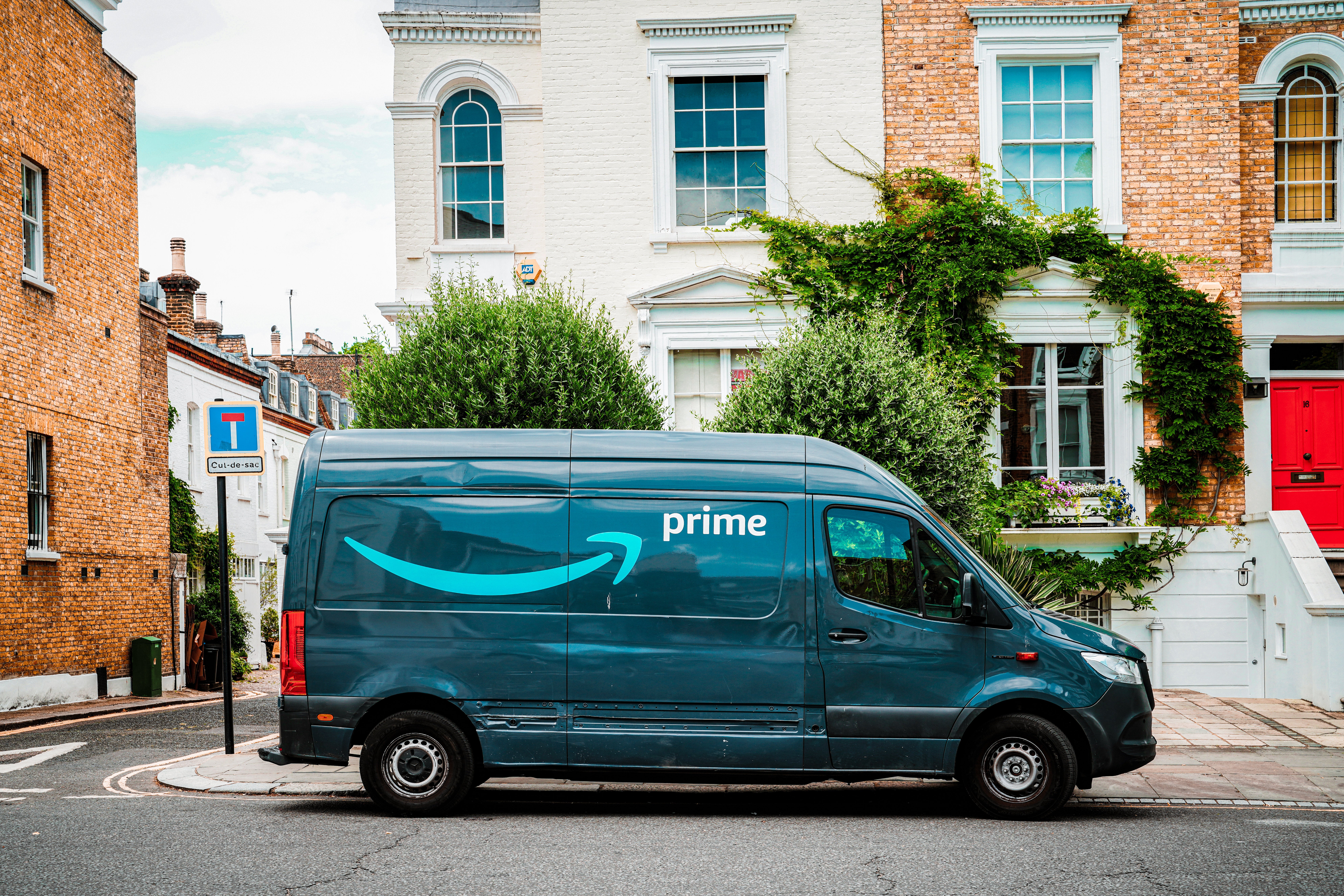 Amazon配送車、GPS誘導に従ったら…⇨“死者100人の干潟”で立ち往生。一歩間違えれば大惨事に(英国・エセックス州)