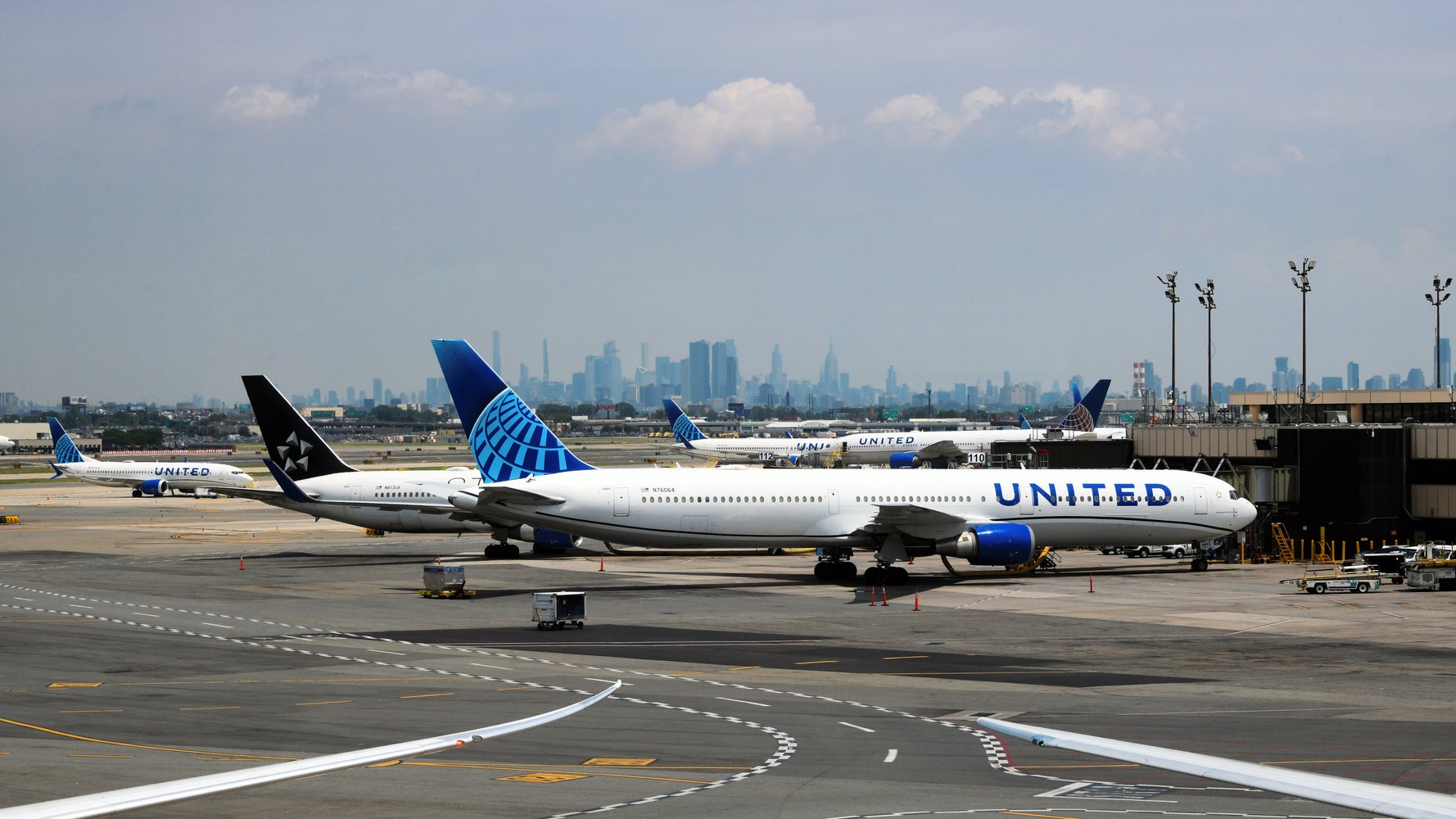 JetBlue Flight Returns to Newark After Engine Failure, Disrupting Airport Traffic