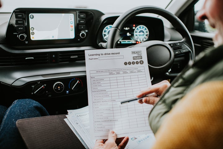 More than 550 commercial driving schools in the U.S. that train truckers and bus drivers must close, the Transportation Department announced Wednesday.