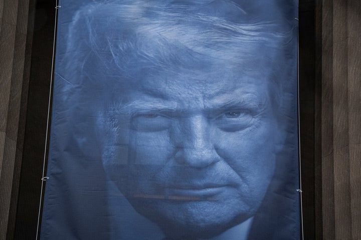 A closeup of the banner.