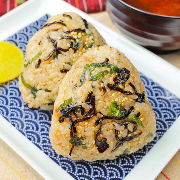 【おにぎり、全部コレにして】「ツナマヨ超え」「お弁当にちょうどいい」おかわり必須のおにぎり人気レシピ3選