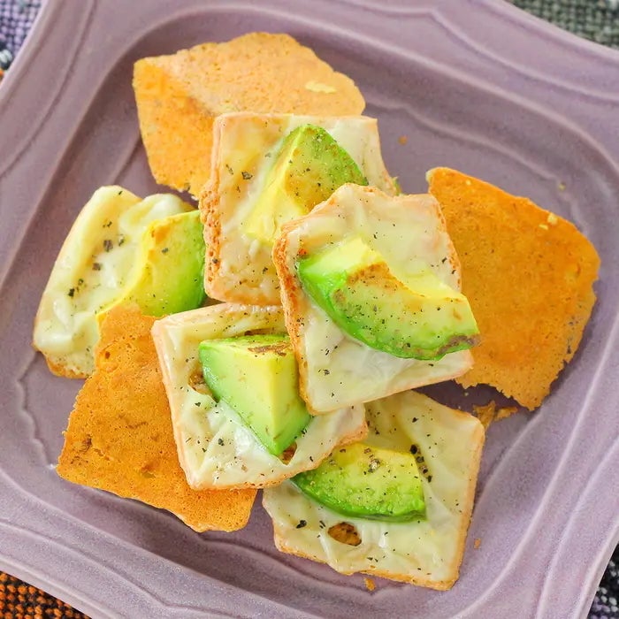 【アボカドはこう食べて】チーズで外はカリッと、中はとろっとまろやかに。アボカドの絶品おつまみレシピ3選