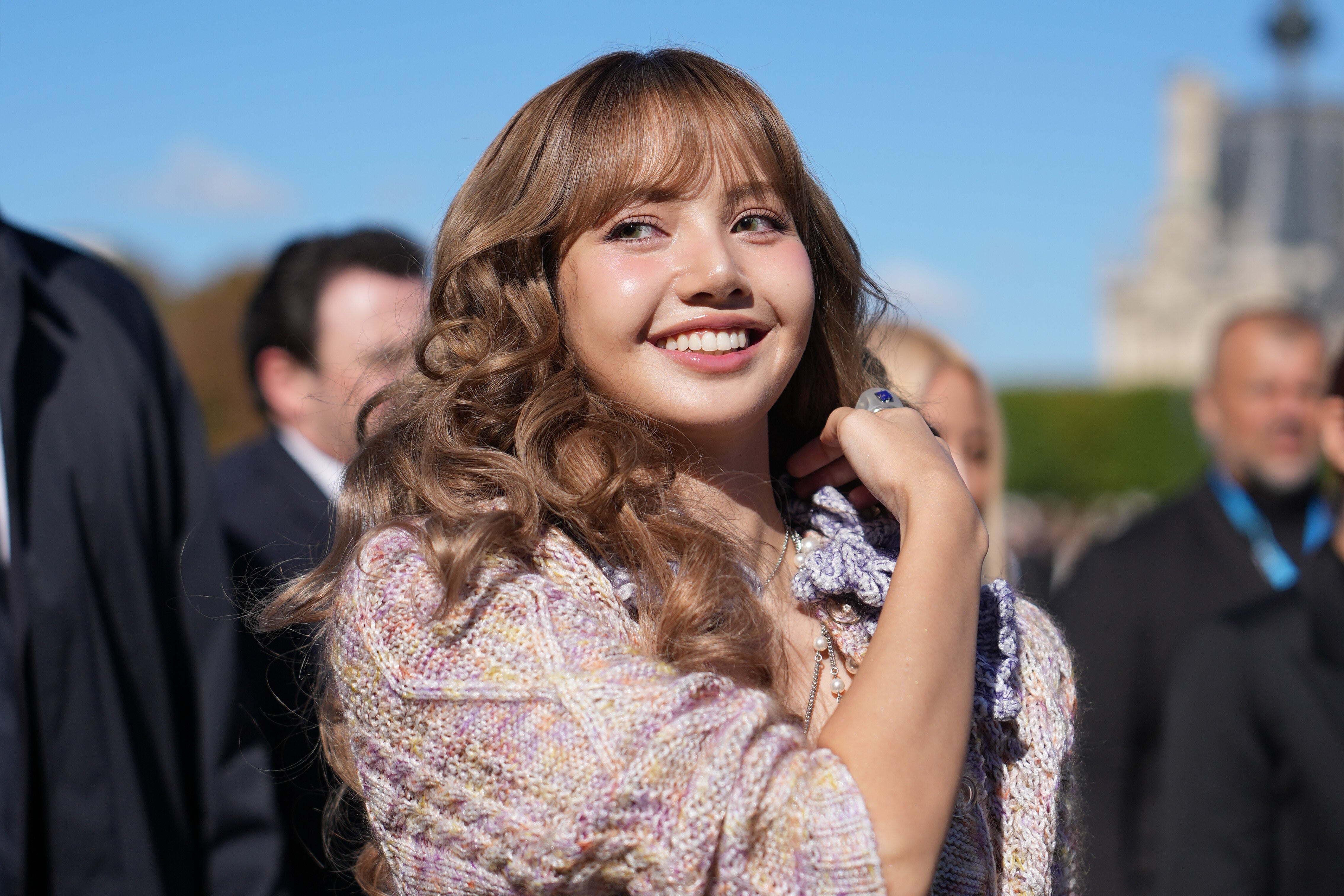 BLACKPINK・リサが来日⇨東京で油そば、和牛カレーを楽しむ姿に「いたんだ！」「会いたい」の声
