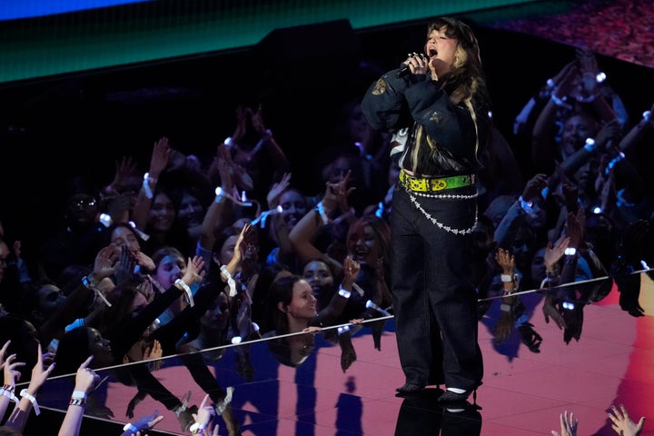 Lola Young on stage at last year's VMAs
