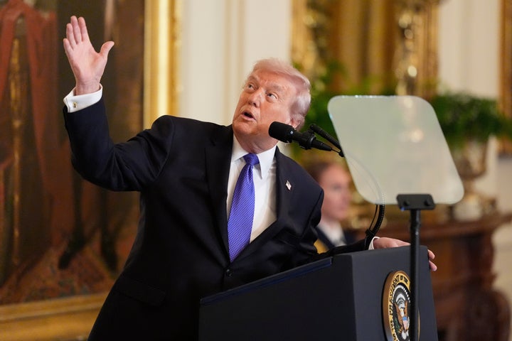 Critics Mock ‘Addled Psycho’ Trump For Off-Topic Ramble At Medal Of Honor Ceremony Critics Mock ‘Addled Psycho’ Trump For Off-Topic Ramble At Medal Of Honor Ceremony