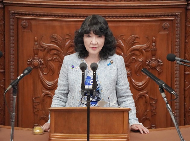 衆院本会議で趣旨説明する片山さつき財務相