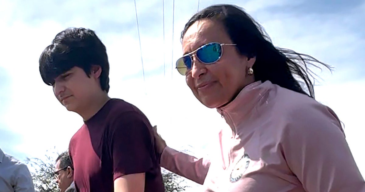 High School Mariachi Musicians Released From ICE Detention After Massive Backlash - HuffPost