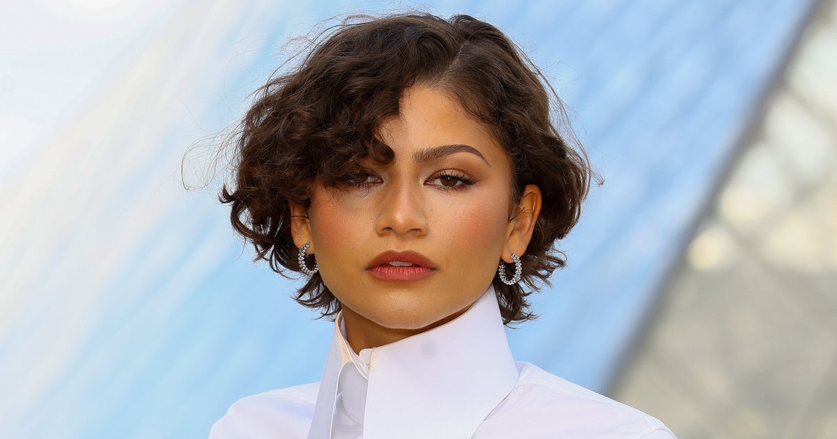 Zendaya Spotted Wearing What Looks To Be A Wedding Ring At Paris Fashion Week