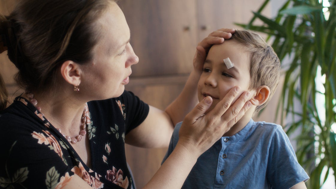 Signs You Have A ‘Mother Wound’ And How It Shows Up In Adults ...