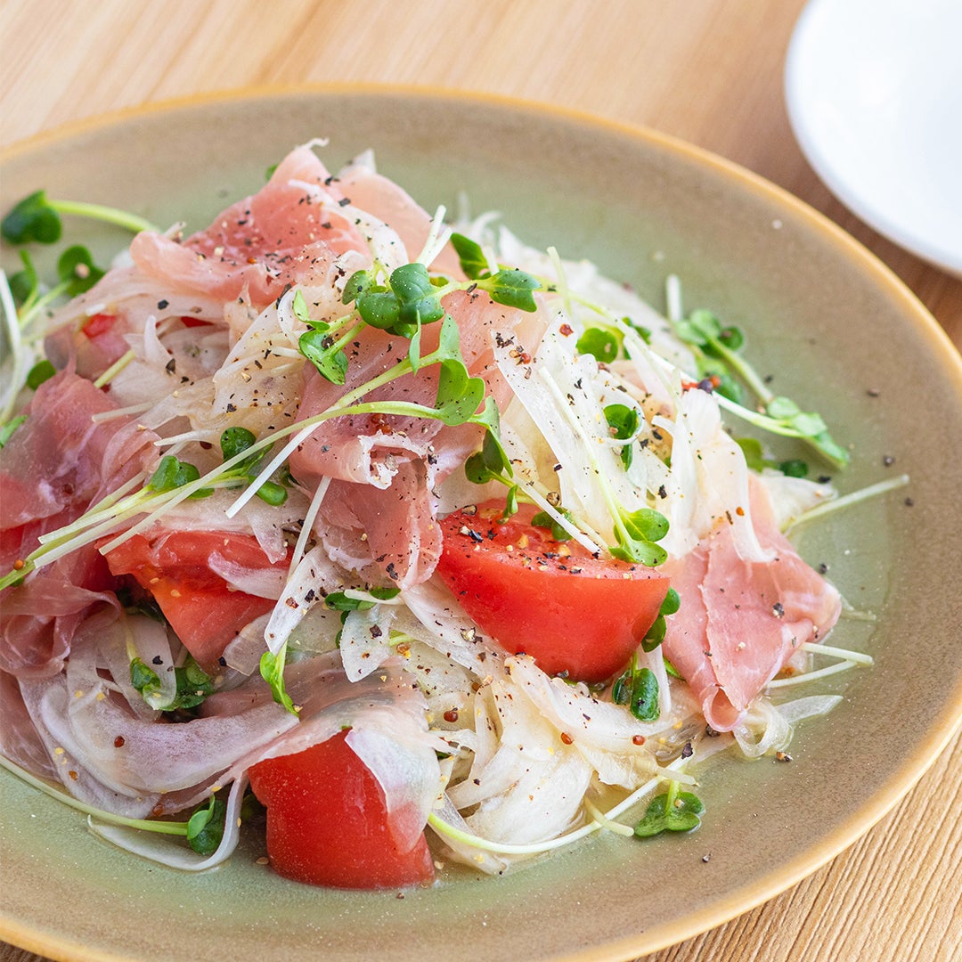 【新玉ねぎが旬のうちに作って】火を使わず、切って和えるだけ！簡単人気サラダレシピ3選