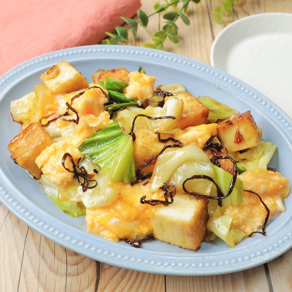 【キャベツがあったら絶対コレ作って！】簡単＆ボリューム満点。サッと炒めてすぐ完成！ご飯が進むキャベツ炒めレシピ3選