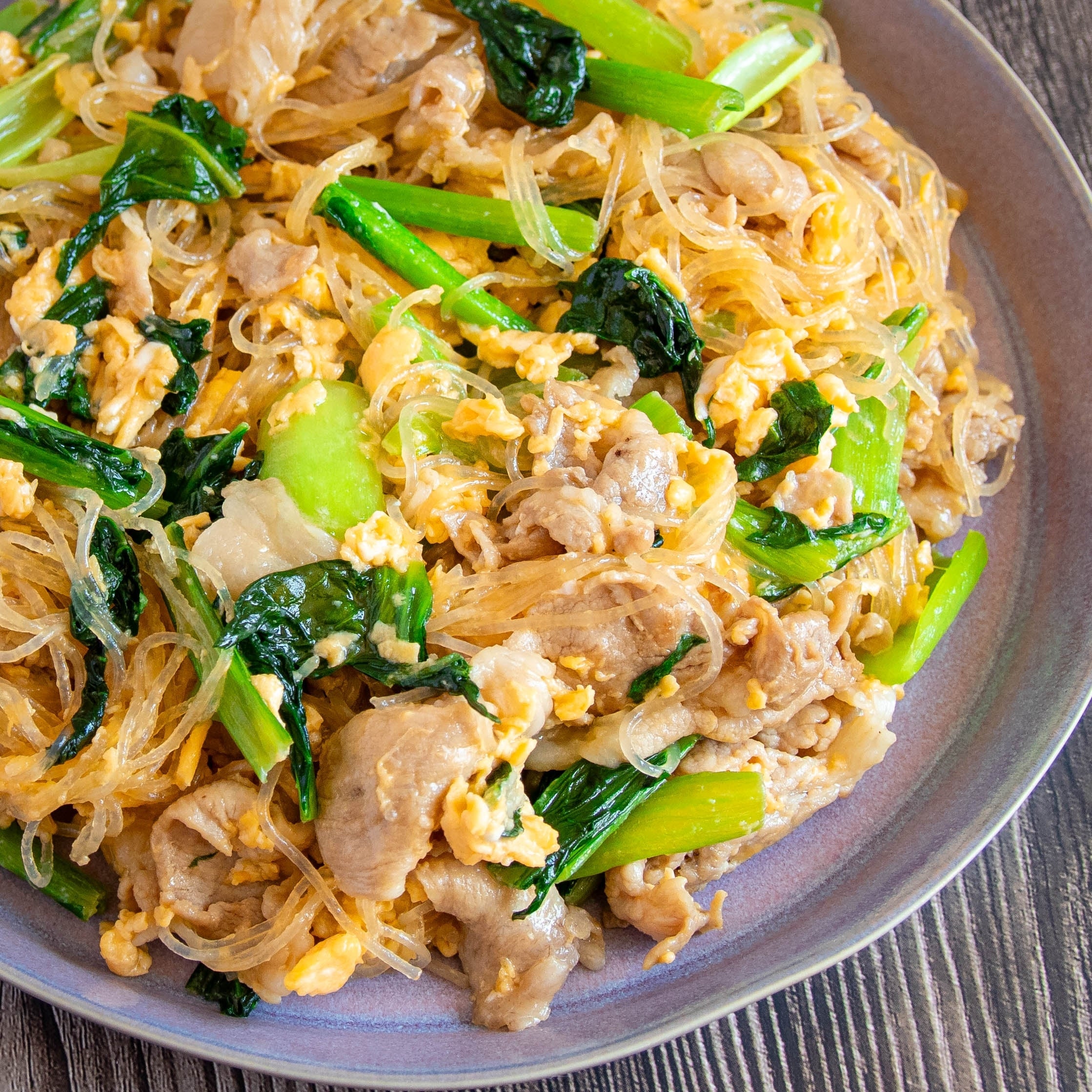 【ほうれん草やキャベツで白米が止まらない】「冷めても絶品」と大人気！フライパン1つで作れる、お肉と野菜の簡単時短レシピ5選