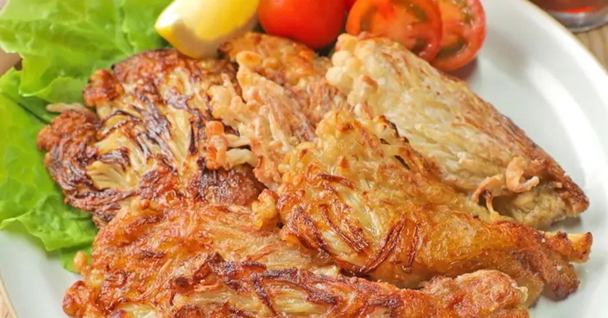 【えのきがあったら迷わずこれ】チーズとベーコンのカリカリで無限に食べられる！えのきの簡単おかずレシピ3選