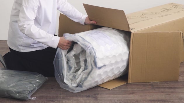 開封してカバーを取り付けるだけですぐに使えるベッドフレームとは？