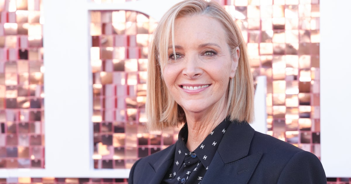There's A Very Cool Friends Throwback In Lisa Kudrow's Final Season Of The ...