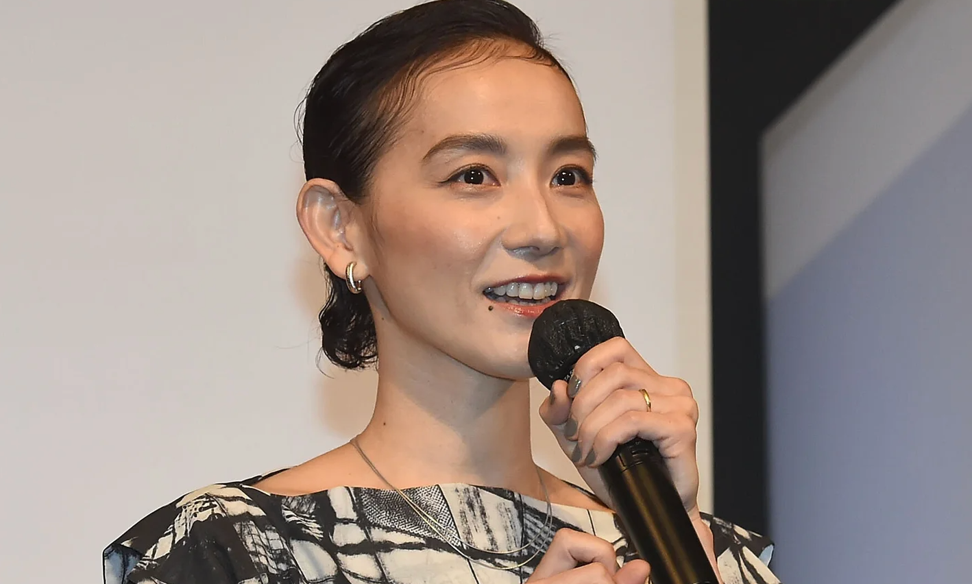 篠原ともえ、手作りドレスが美しすぎる。ガラス花瓶がモチーフのデザインに「ずっと眺めてられる」と感嘆の声