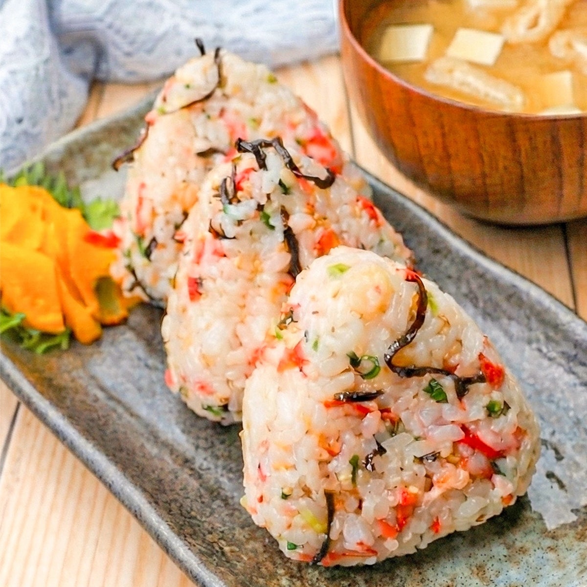 【おにぎり、全部コレにして】「おかずなくても大満足」「明日のお弁当もこれがいい」我が家で人気のおにぎり＆のり巻きレシピ5選