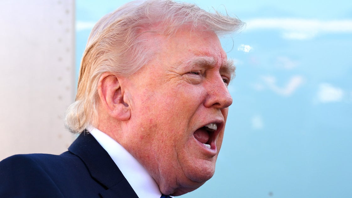 'Next-Level Bootlicking': Critics Mock Trump After 'Pathetic' Public Praise Session