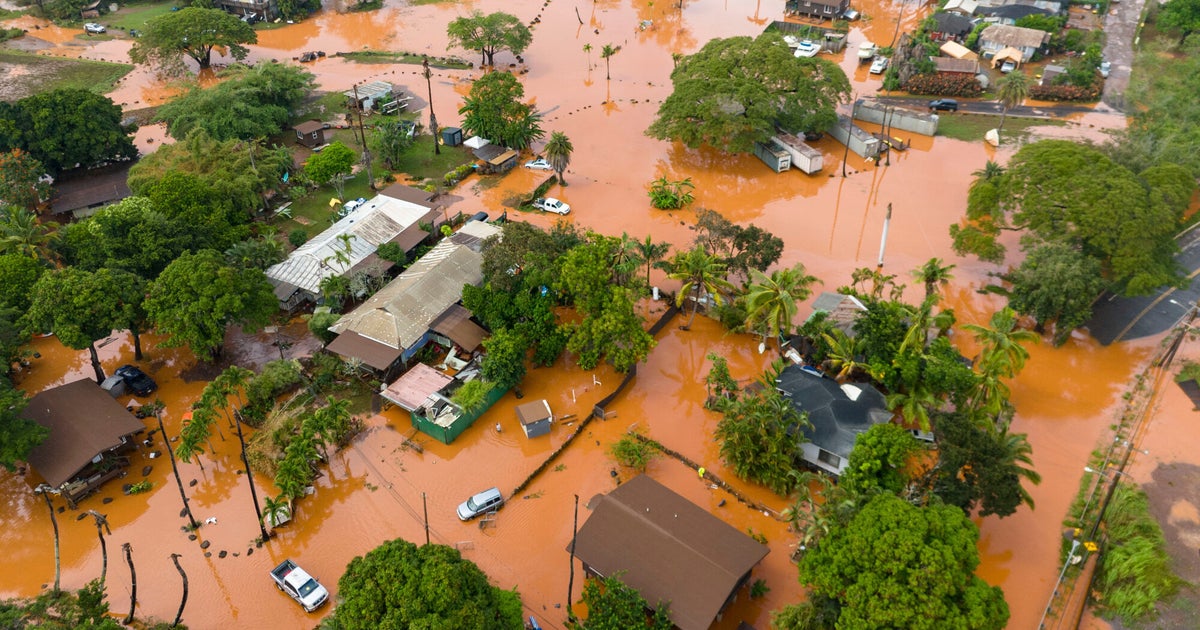 ハワイの大洪水、被害拡大で観光客も巻き込まれる事態に。当時の状況を