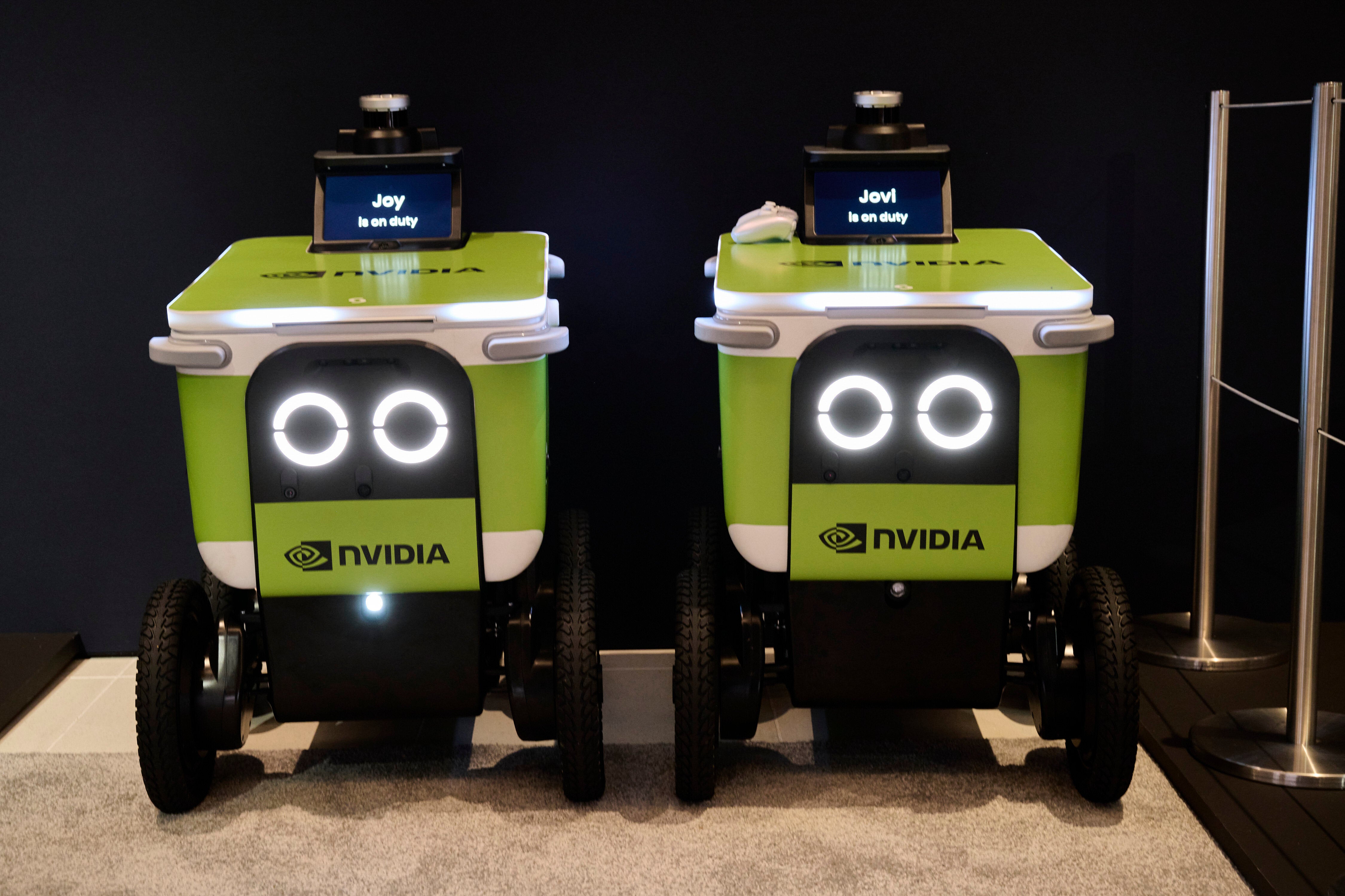 バス停のガラスが一瞬で粉々に... 配達ロボットの暴動事故多発に「安全の危機」と米目撃者も絶句