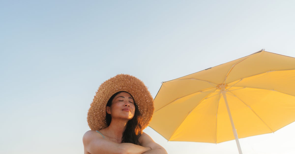 What Is 'Deadzoning'? The 2026 Travel Trend All About Logging Off For Real