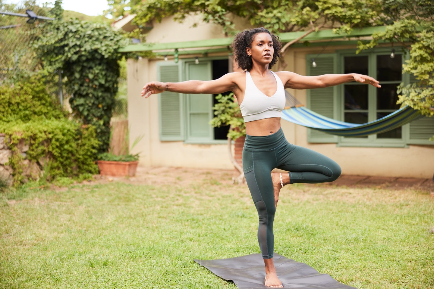 T Balance Experts Share What The 10-Second Balance Test Reveals About Your Health ...