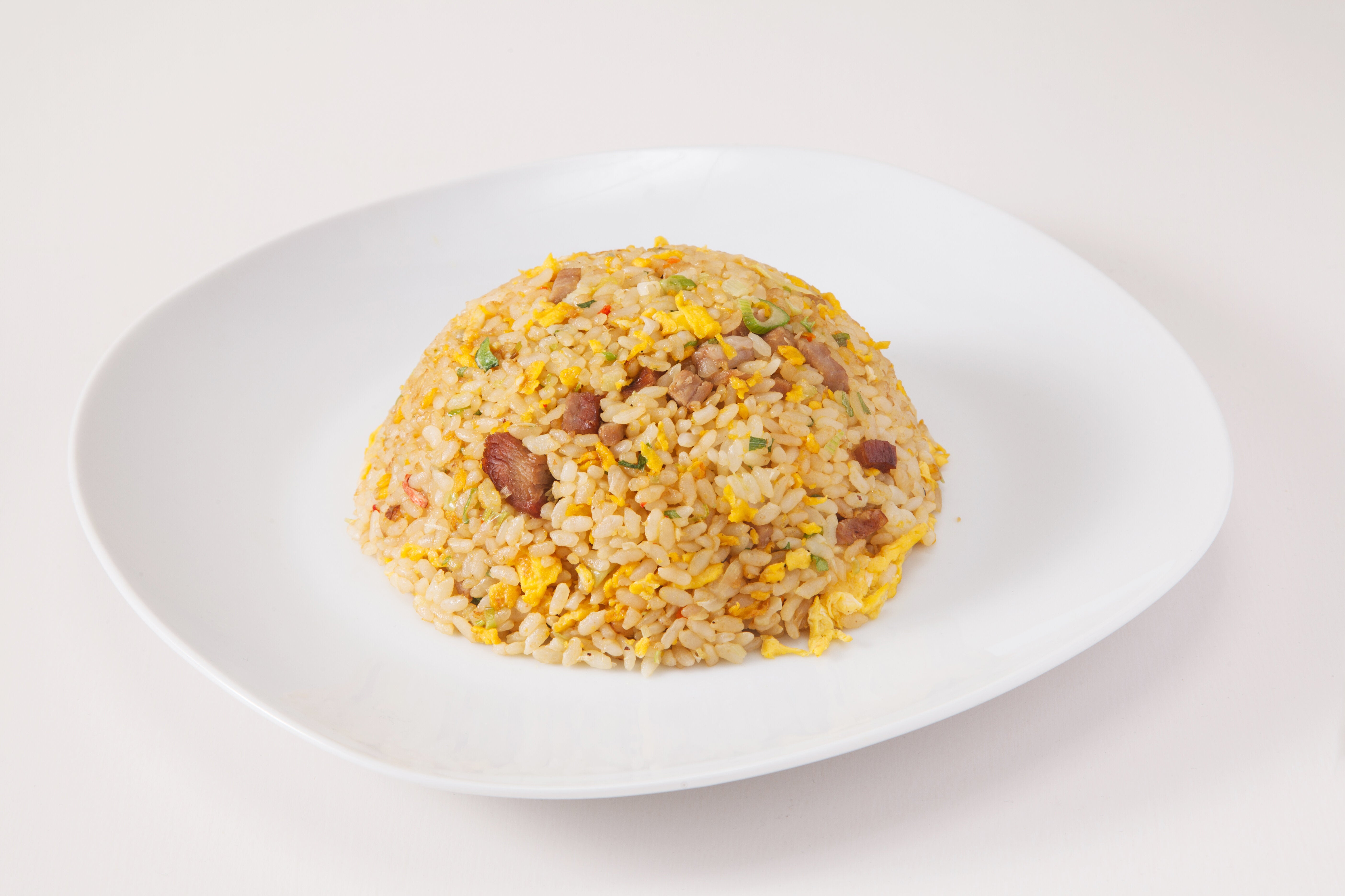 【チャーハンをパラパラにする裏技】炒める前にアレを混ぜて！キユーピー直伝レシピが「手軽にできる」と話題