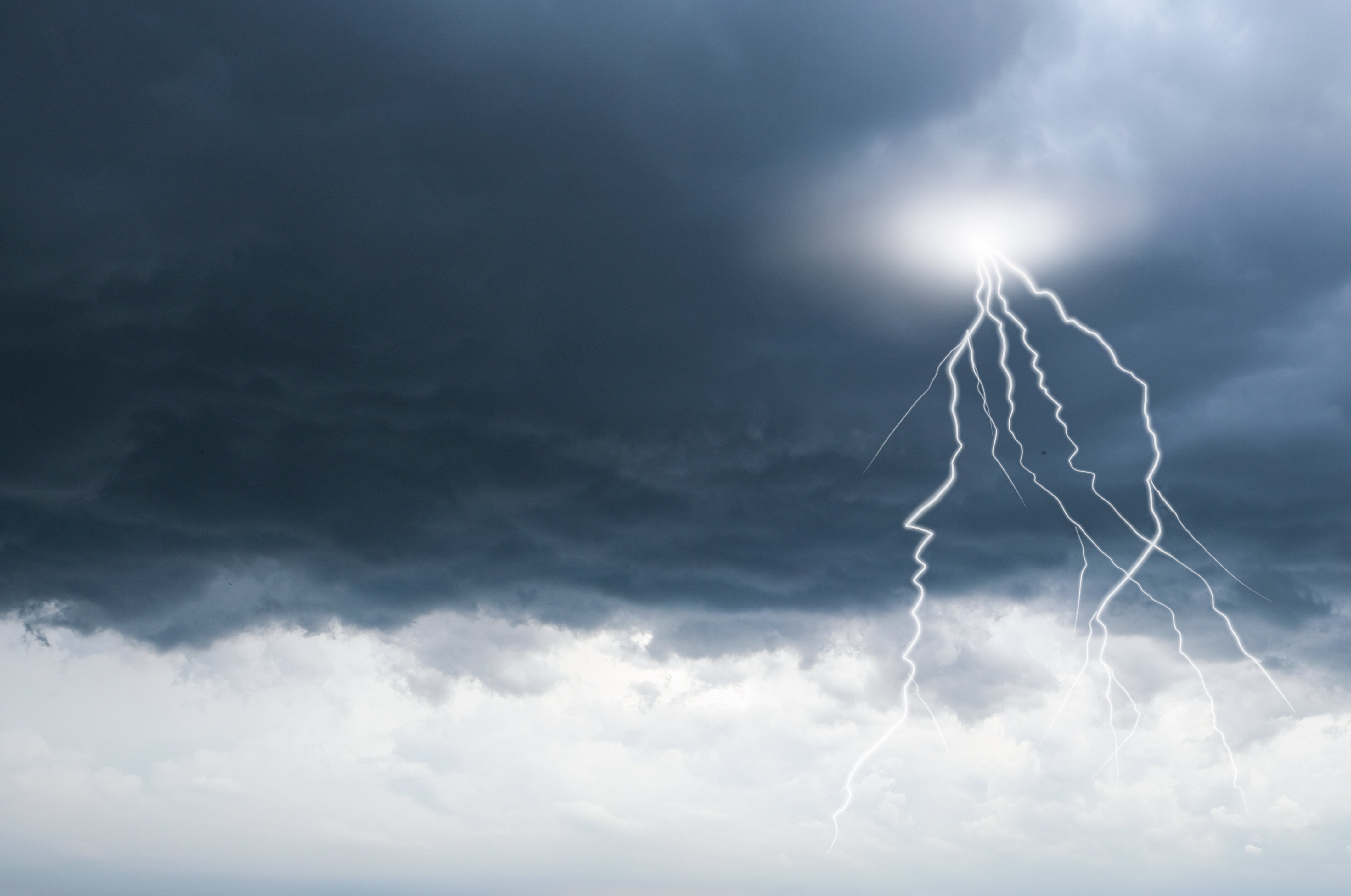 危険すぎる！ゴルフボール大の「ひょう」が降り注ぐ衝撃。屋根を突き破り、水面は生き物のように暴れ...（ラオス）