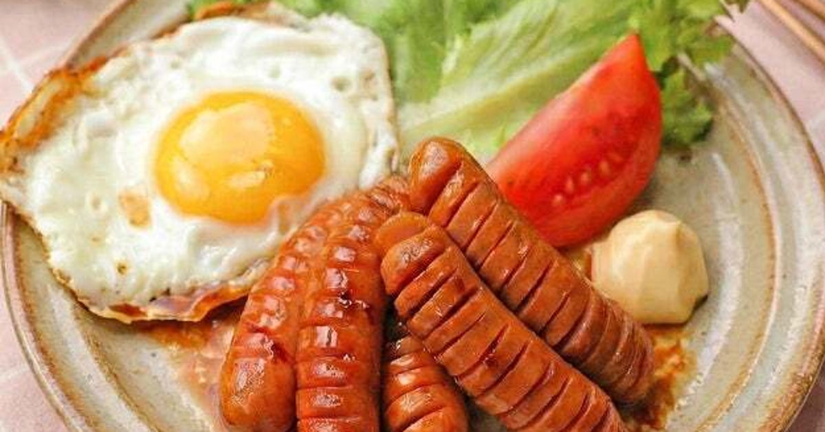 【ウインナーはこんなにアレンジできる】バターにんにくやホイル焼きで楽しむ簡単レシピ3選