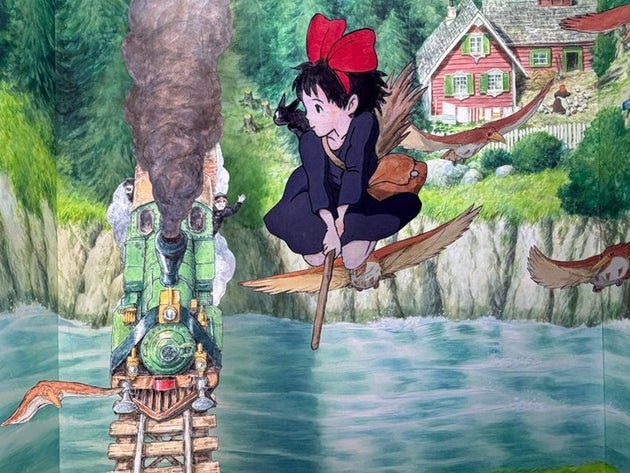 宮﨑駿監督制作のパノラマボックス。作品名は＜魔女の宅急便／オーイあぶないよ＞