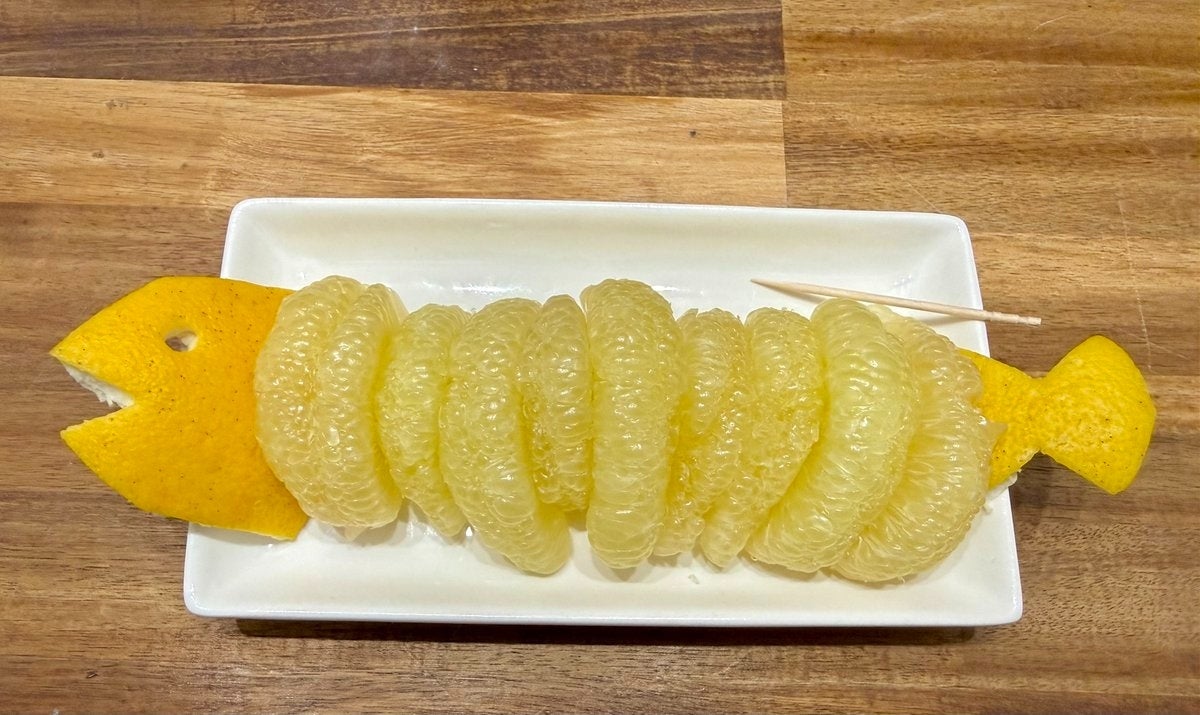 柑橘を刺身に見立てた“お造り”が天才すぎる！「剥いたというよりさばいた風」「子どもも喜んでくれそう」